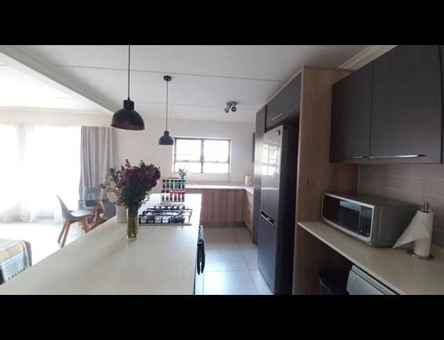 3 BEDROOM APARTMENT FOR SALE IN GLEN MARAIS